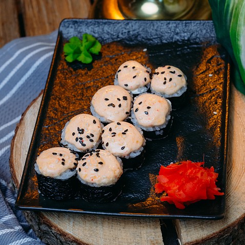 Роллы с шапкой из спайса