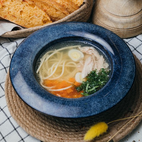 Куриный суп с яичной лапшой