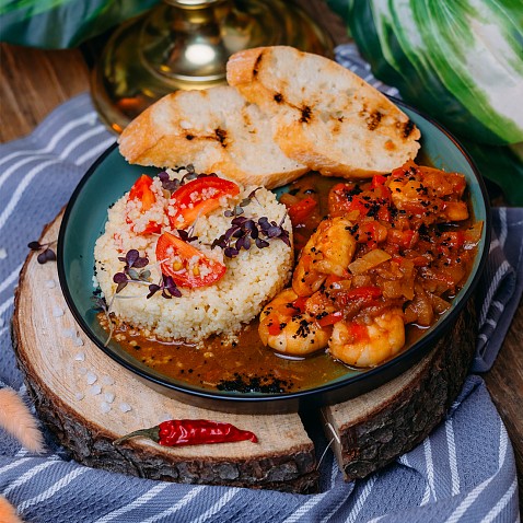 Креветки с кускусом